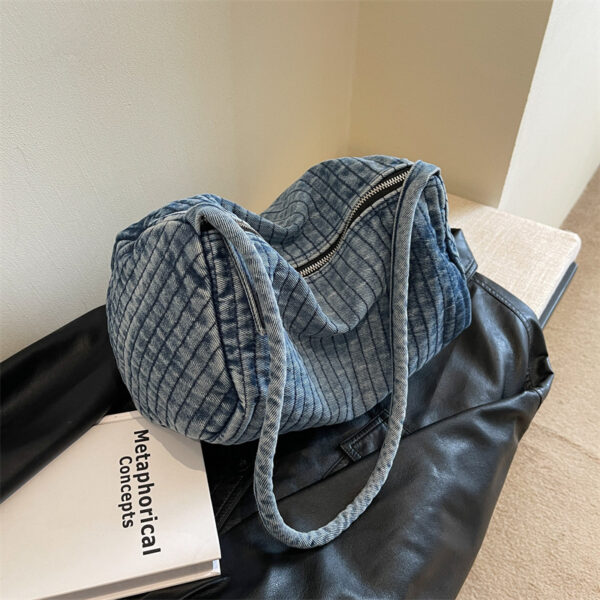 ⁦Women's Washed Denim Fashion Large Capacity Shoulder Bag⁩ - الصورة ⁦5⁩
