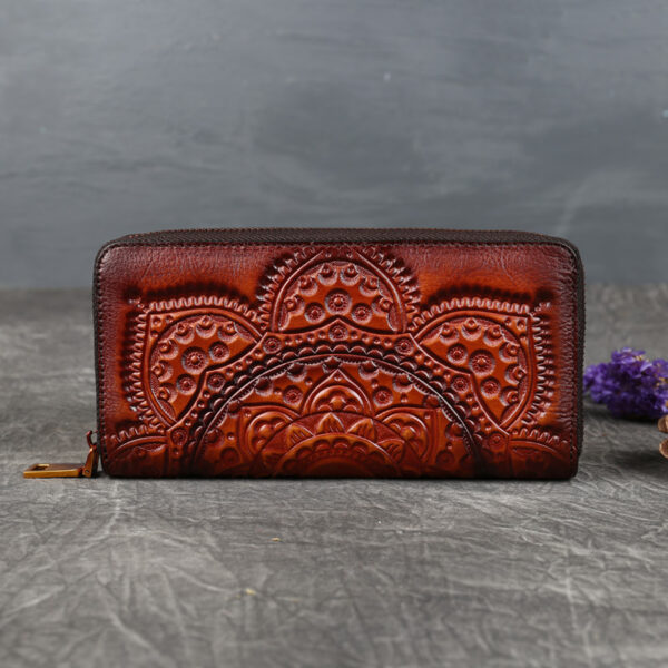 ⁦Ladies Leather Embossed Long Clutch Wallet⁩ - الصورة ⁦4⁩