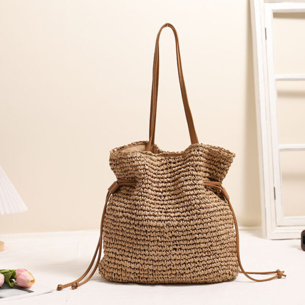 ⁦Large Capacity Straw Bag Drawstring Hand-carrying Knitting Shoulder Bag⁩ - الصورة ⁦7⁩