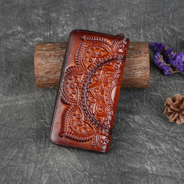⁦Ladies Leather Embossed Long Clutch Wallet⁩ - الصورة ⁦3⁩