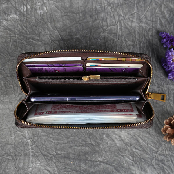 ⁦Ladies Leather Embossed Long Clutch Wallet⁩ - الصورة ⁦6⁩