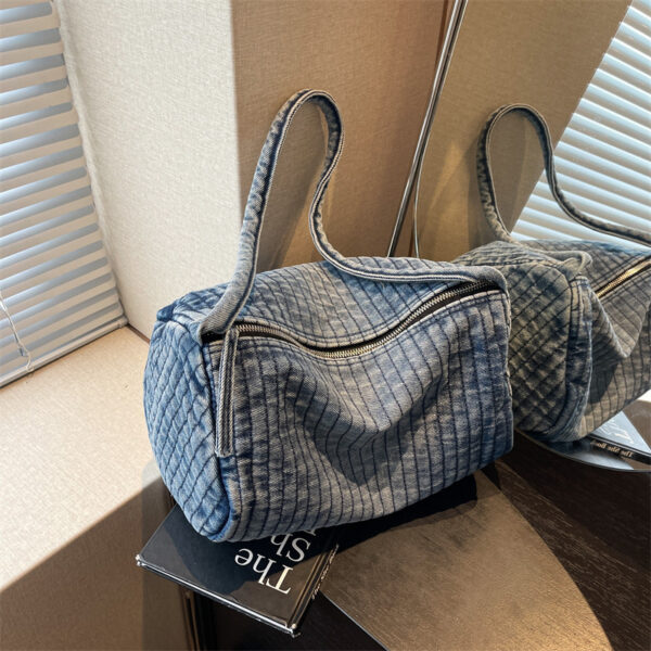 ⁦Women's Washed Denim Fashion Large Capacity Shoulder Bag⁩ - الصورة ⁦4⁩