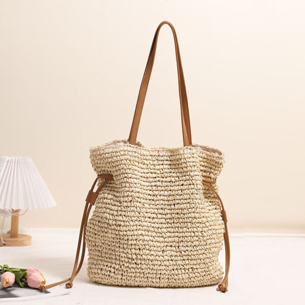 ⁦Large Capacity Straw Bag Drawstring Hand-carrying Knitting Shoulder Bag⁩ - الصورة ⁦4⁩